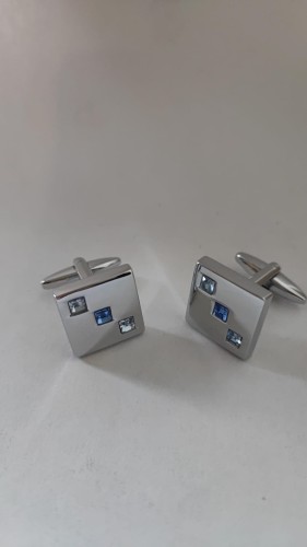 Kwadratowe spinki do mankietów z trzema kamieniami Swarovski'ego