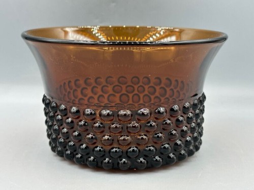 Nuutajärvi, Finlandia 1952-71r, Saara Hopea, miska pryszczata, brązowa.  Wysokość: 9cm  Średnica: 15cm ​