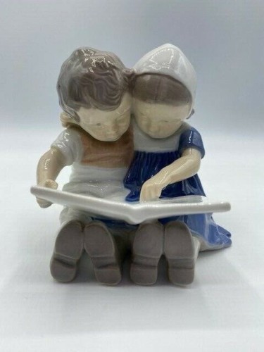 Porcelanowa figurka Bing&Grondahl  „Czytające dzieci”