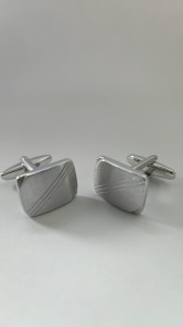 Spinki do mankietów matowe srebrne o delikatnie zaokrąglonych narożnikach