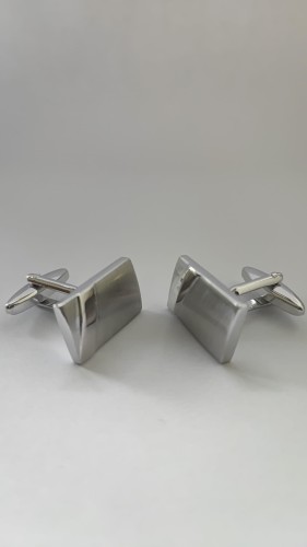 Spinki do mankietów w kolorze srebrnym błyszcząco matowe