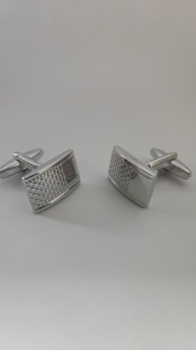 Spinki do mankietów srebrne z połyskiem lekko wypukłe