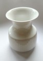 Biały wazon porcelanowy Rosenthal Modulation z serii Studio Line, projekt Tapio Wirkkala, Niemcy ok 1970r