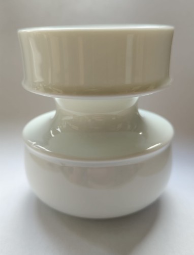Biały wazon porcelanowy Rosenthal z serii Studio Line numer 3503/8, projekt Tapio Wirkkala 