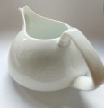 Rosenthal mlecznik z białej porcelany seria Studio Line TAC Gropius, projekt Walter Gropius 1969r