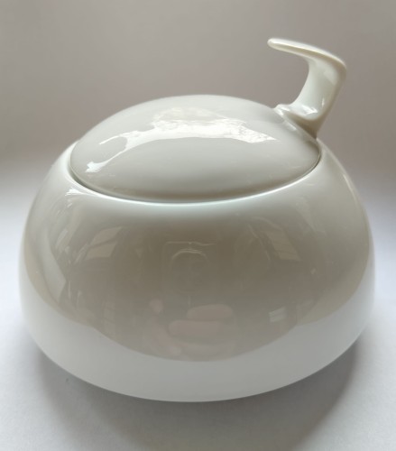 Rosenthal cukiernica z białej porcelany seria Studio Line TAC Gropius, projekt Walter Gropius 1969r