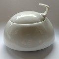 Rosenthal cukiernica z białej porcelany seria Studio Line TAC Gropius, projekt Walter Gropius 1969r