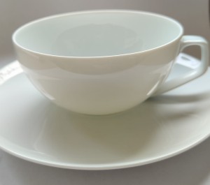 Rosenthal filiżanka ze spodkiem z białej porcelany seria Studio Line TAC Gropius, projekt Walter Gropius 