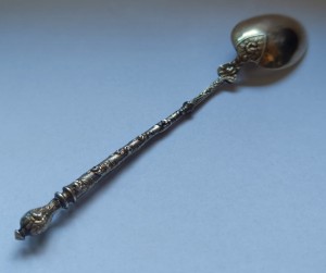 Zestaw dwunastu srebrnych łyżeczek do mokki, Francja około 1850 roku