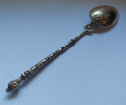 Zestaw dwunastu srebrnych łyżeczek do mokki, Francja około 1850 roku