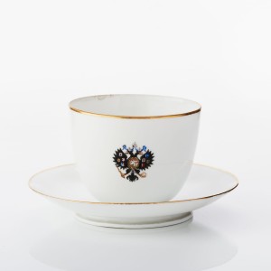 Filiżanka ze spodkiem z Imperialnej Manufaktury Porcelany w  Petersburgu. Koniec XIX i pierwsza dekada XX wieku. Carska Rosja