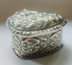 PUDEŁKO/ PUZDERKO na tabletki w kształcie serca, srebro 925(sterling silver), Anglia, ok. 1890r